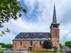 Kirchturm mit Sonnenuhr – Südfassade